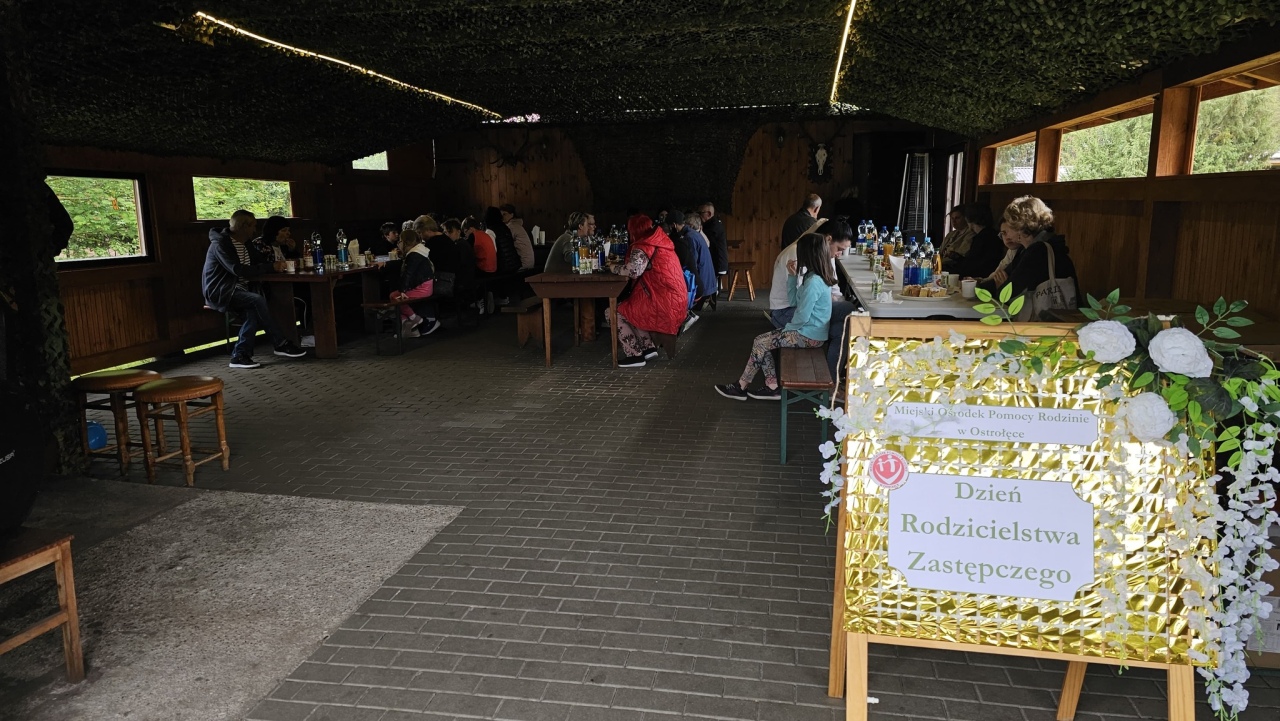 Piknik z okazji Dnia Rodzicielstwa Zastępczego [30.05.2025] - zdjęcie #1 - eOstroleka.pl