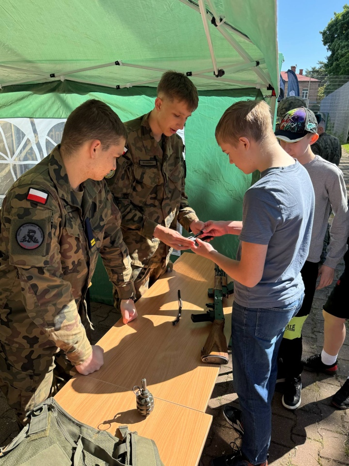 Dzień dziecka w SP Nr 4  - zdjęcie #12 - eOstroleka.pl