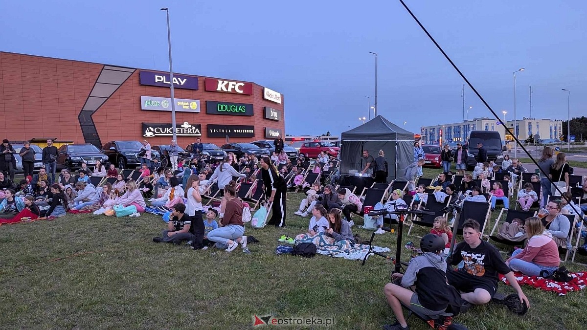 Kino plenerowe 2025 w Ostrołęce - inauguracja sezonu [31.05.2025] - zdjęcie #17 - eOstroleka.pl