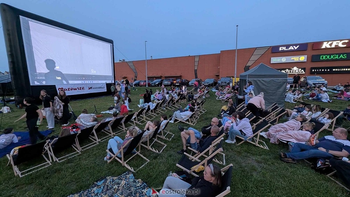 Kino plenerowe 2025 w Ostrołęce - inauguracja sezonu [31.05.2025] - zdjęcie #12 - eOstroleka.pl