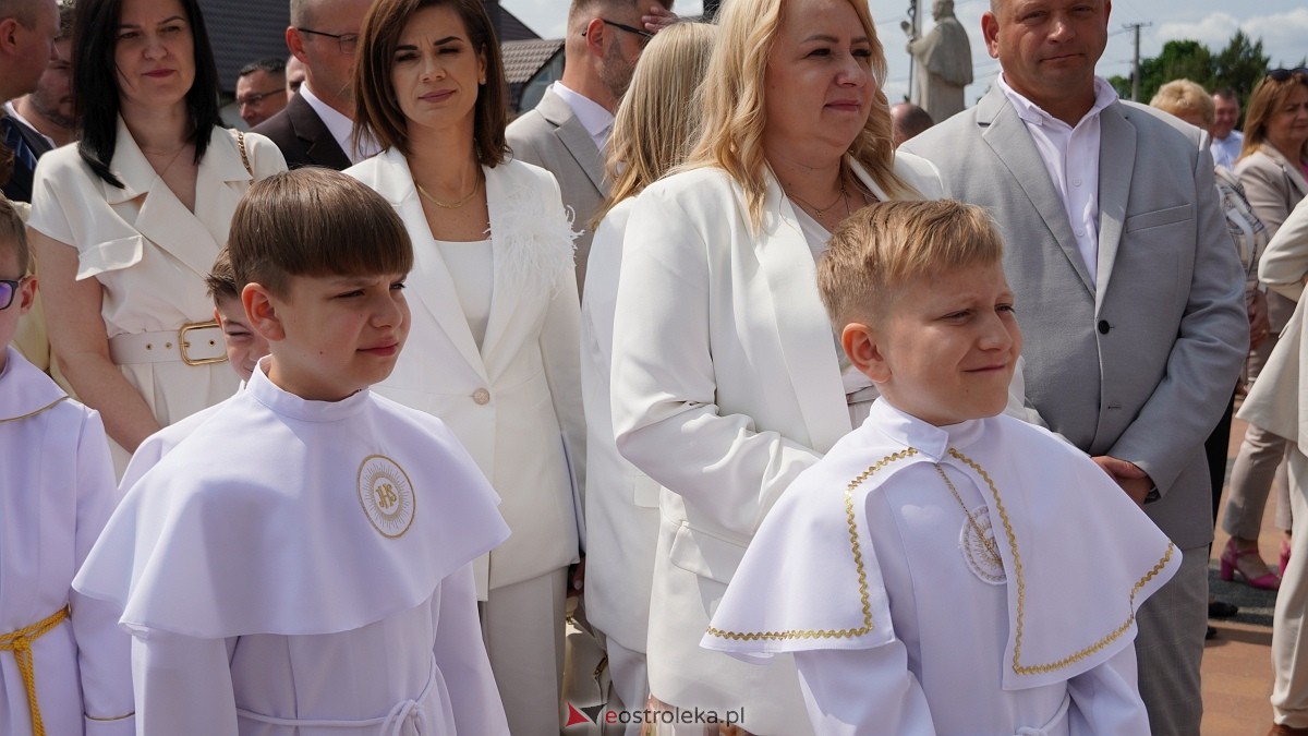 I Komunia w Parafii NMP Królowej Rodzin w Ostrołęce [01.06.2025] - zdjęcie #77 - eOstroleka.pl