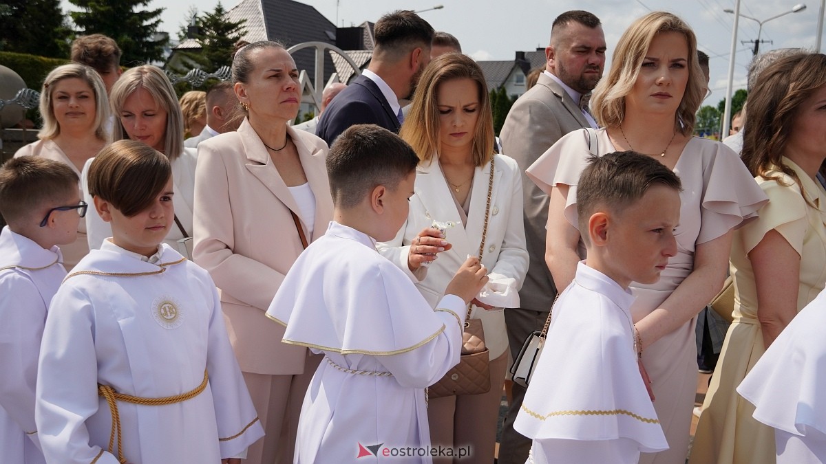 I Komunia w Parafii NMP Królowej Rodzin w Ostrołęce [01.06.2025] - zdjęcie #73 - eOstroleka.pl