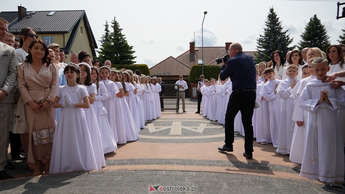 I Komunia w Parafii NMP Królowej Rodzin w Ostrołęce [01.06.2025] - zdjęcie #51 - eOstroleka.pl