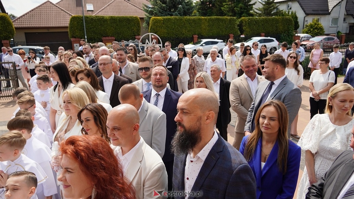 I Komunia w Parafii NMP Królowej Rodzin w Ostrołęce [01.06.2025] - zdjęcie #34 - eOstroleka.pl