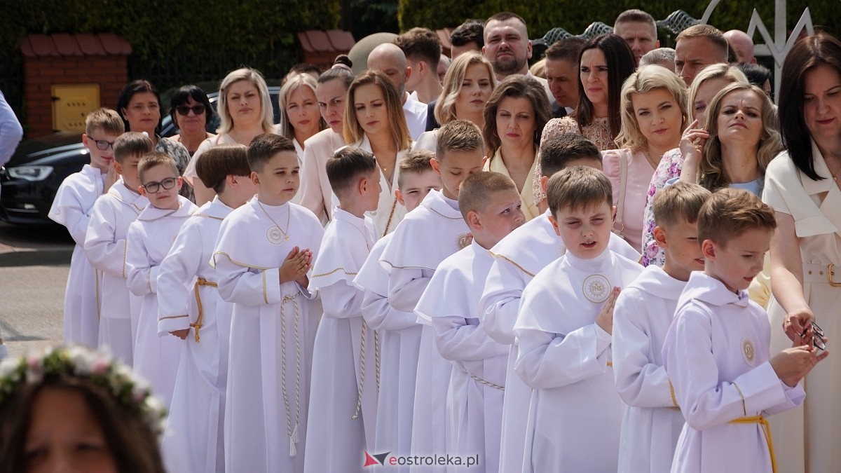 I Komunia w Parafii NMP Królowej Rodzin w Ostrołęce [01.06.2025] - zdjęcie #17 - eOstroleka.pl