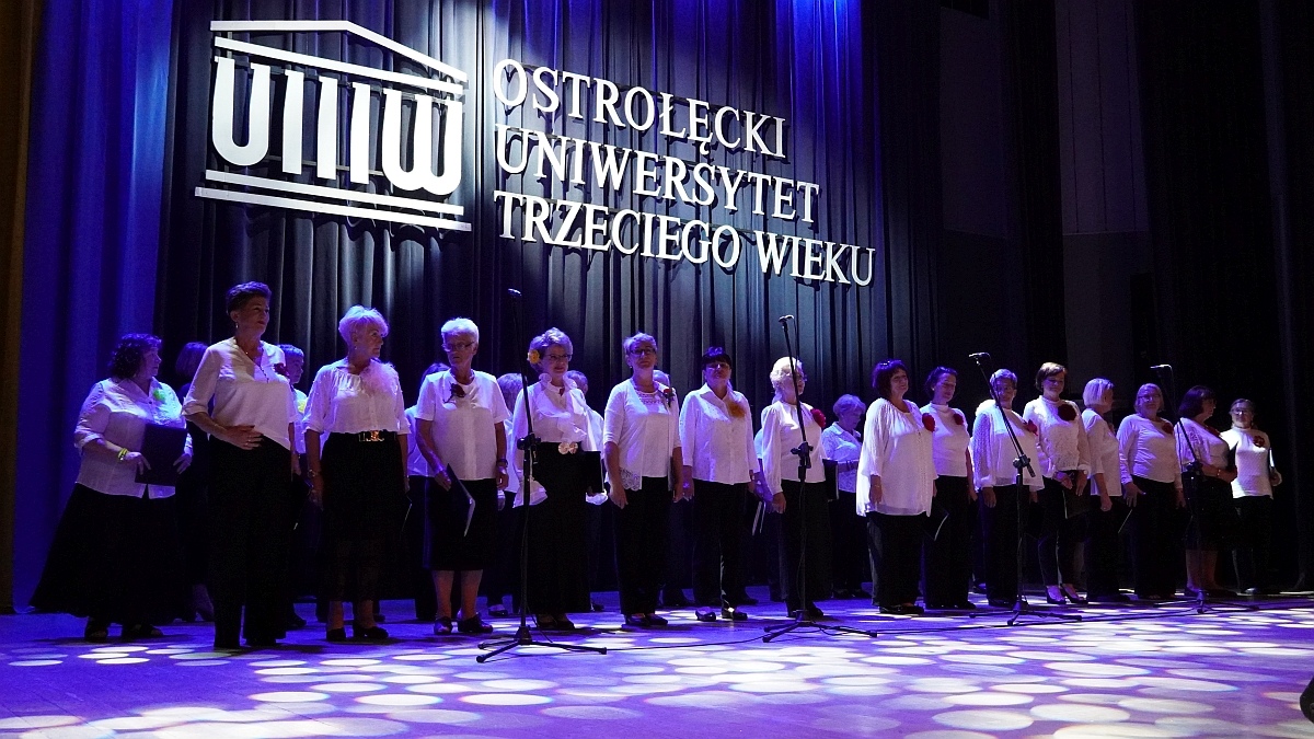 Zakończenie roku akademickiego 2024/25 w Ostrołęckim Uniwersytecie Trzeciego Wieku [02.06.2025] - zdjęcie #98 - eOstroleka.pl