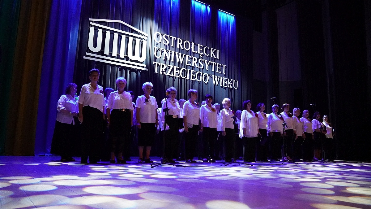 Zakończenie roku akademickiego 2024/25 w Ostrołęckim Uniwersytecie Trzeciego Wieku [02.06.2025] - zdjęcie #97 - eOstroleka.pl