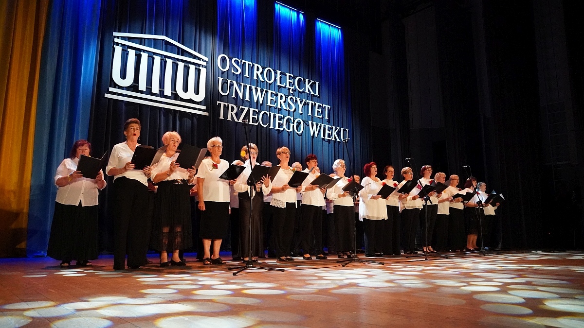 Zakończenie roku akademickiego 2024/25 w Ostrołęckim Uniwersytecie Trzeciego Wieku [02.06.2025] - zdjęcie #93 - eOstroleka.pl