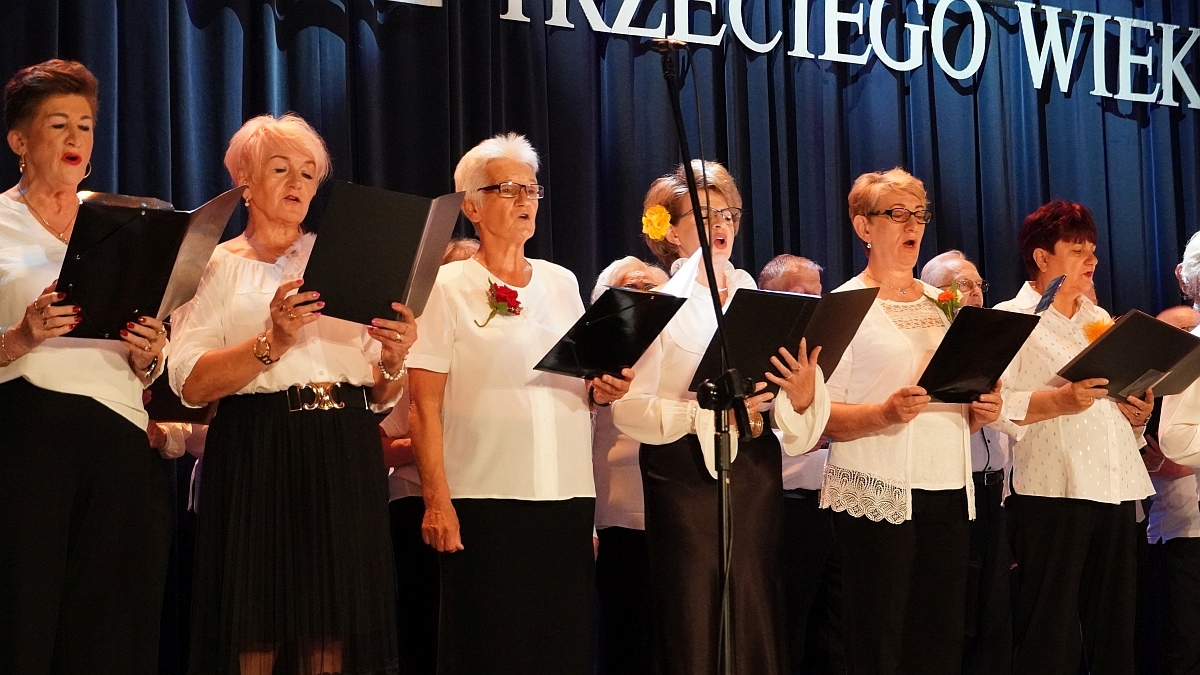 Zakończenie roku akademickiego 2024/25 w Ostrołęckim Uniwersytecie Trzeciego Wieku [02.06.2025] - zdjęcie #91 - eOstroleka.pl