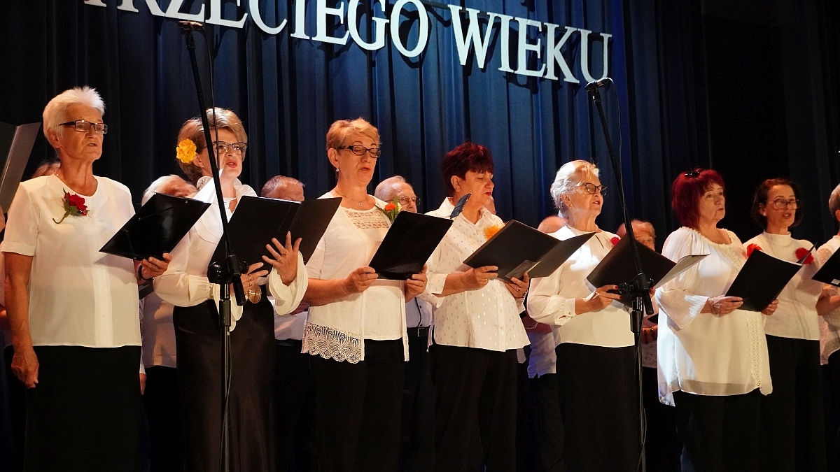Zakończenie roku akademickiego 2024/25 w Ostrołęckim Uniwersytecie Trzeciego Wieku [02.06.2025] - zdjęcie #90 - eOstroleka.pl