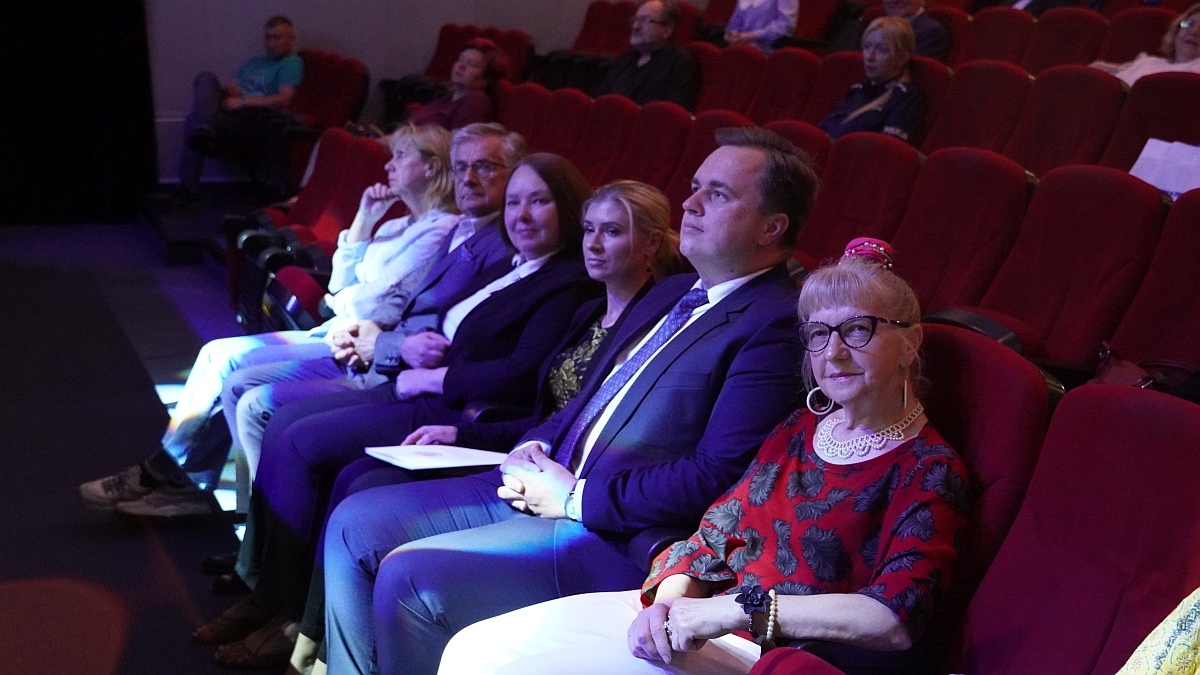 Zakończenie roku akademickiego 2024/25 w Ostrołęckim Uniwersytecie Trzeciego Wieku [02.06.2025] - zdjęcie #81 - eOstroleka.pl