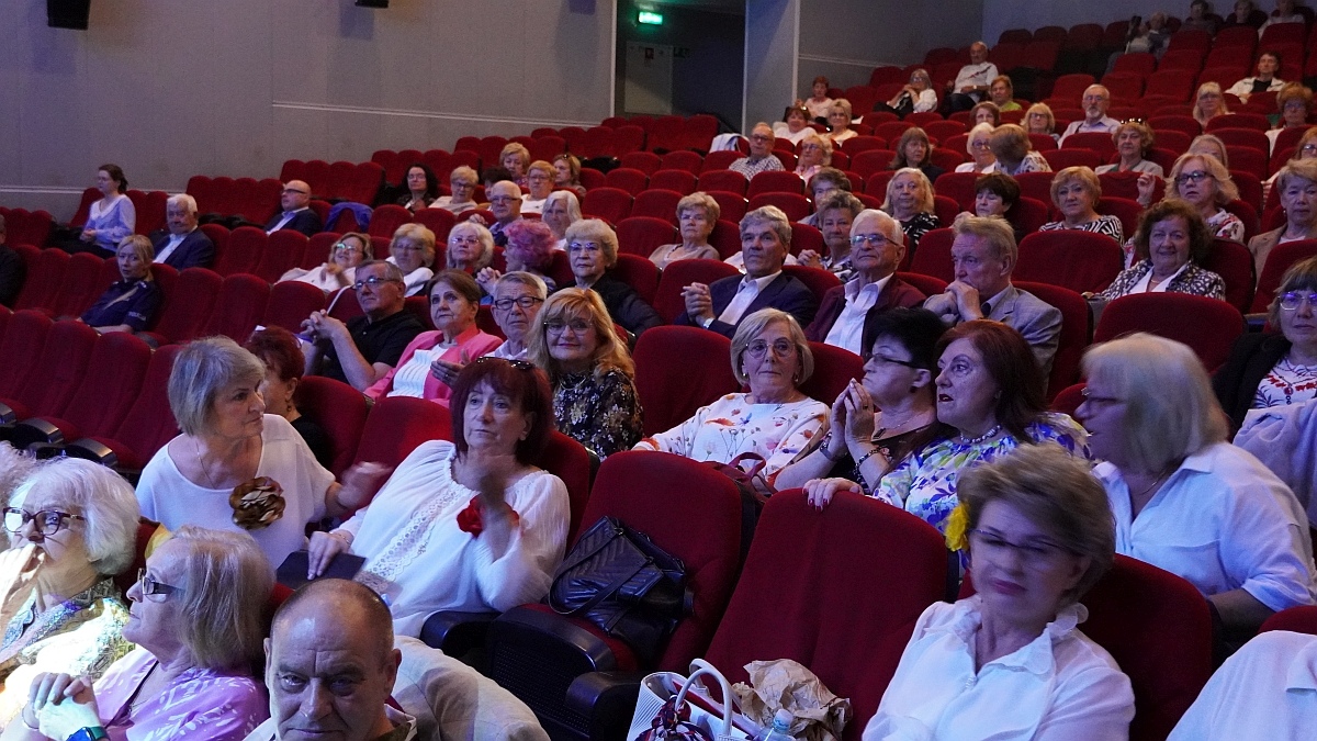 Zakończenie roku akademickiego 2024/25 w Ostrołęckim Uniwersytecie Trzeciego Wieku [02.06.2025] - zdjęcie #75 - eOstroleka.pl