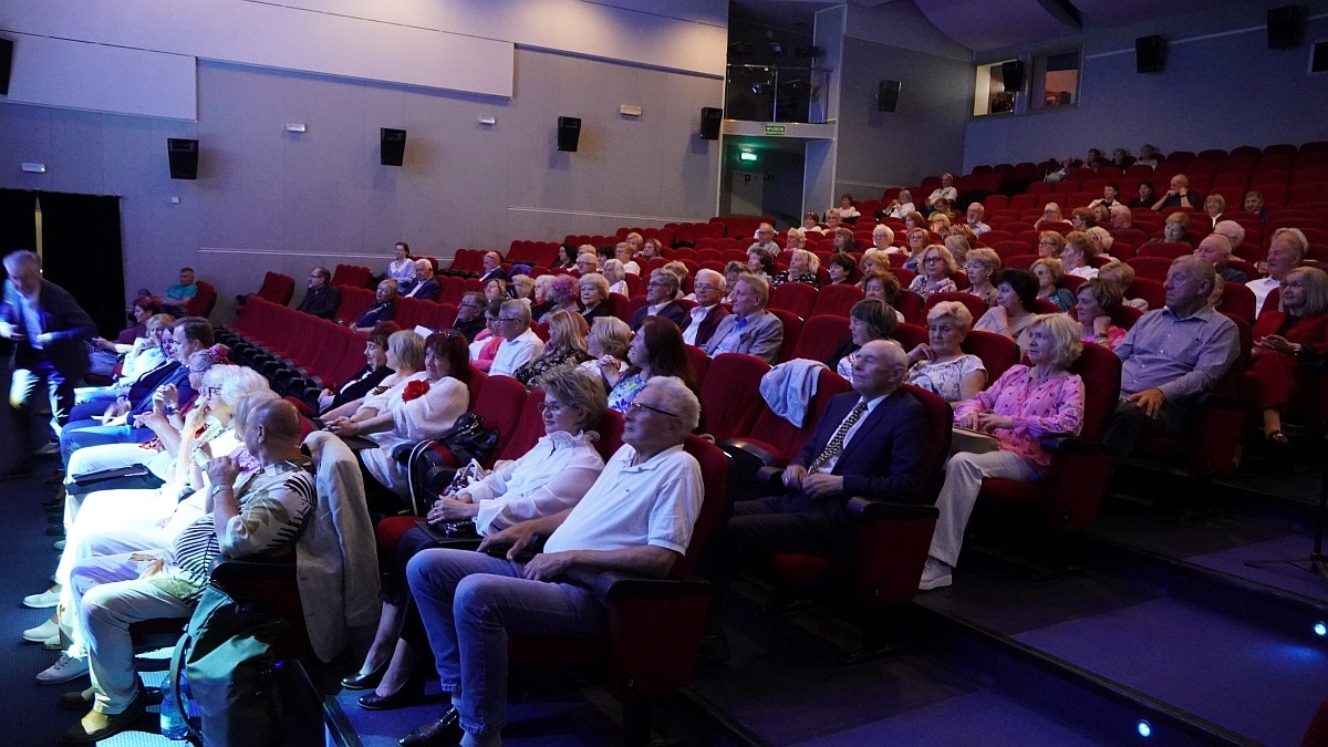 Zakończenie roku akademickiego 2024/25 w Ostrołęckim Uniwersytecie Trzeciego Wieku [02.06.2025] - zdjęcie #71 - eOstroleka.pl