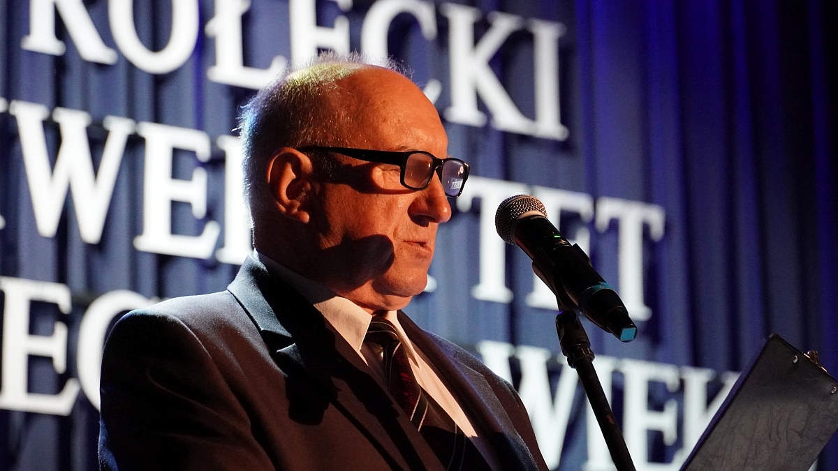 Zakończenie roku akademickiego 2024/25 w Ostrołęckim Uniwersytecie Trzeciego Wieku [02.06.2025] - zdjęcie #61 - eOstroleka.pl