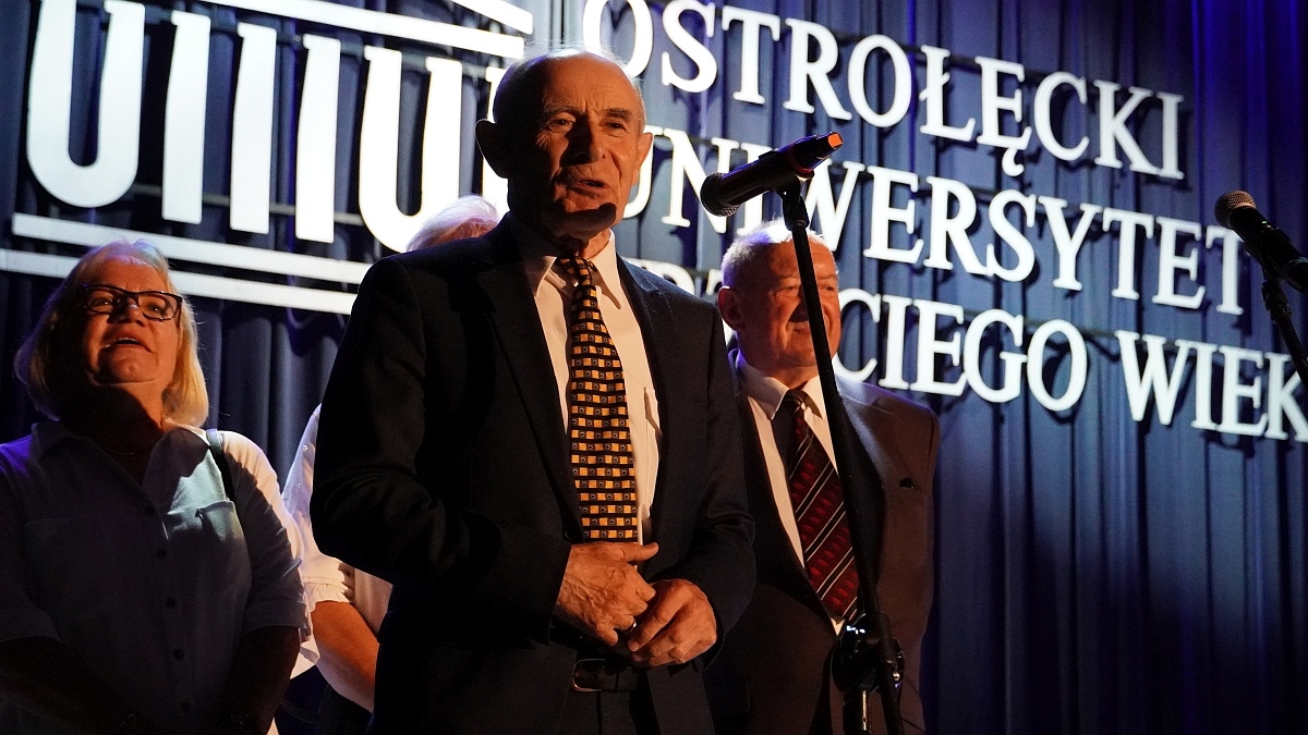 Zakończenie roku akademickiego 2024/25 w Ostrołęckim Uniwersytecie Trzeciego Wieku [02.06.2025] - zdjęcie #58 - eOstroleka.pl