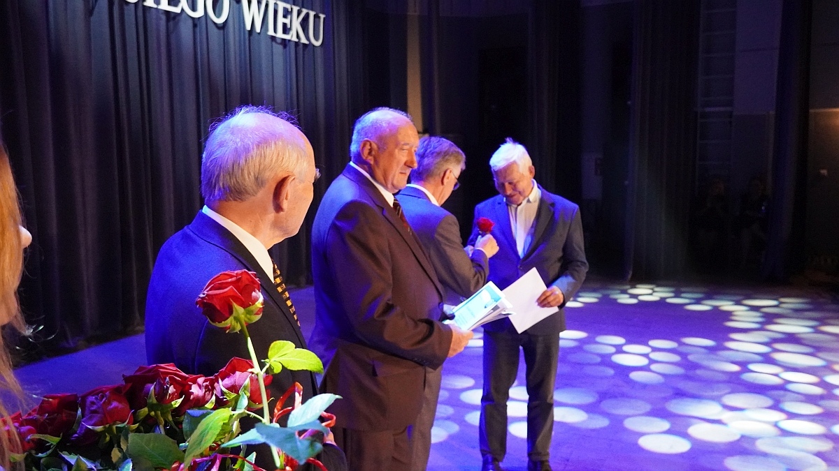 Zakończenie roku akademickiego 2024/25 w Ostrołęckim Uniwersytecie Trzeciego Wieku [02.06.2025] - zdjęcie #51 - eOstroleka.pl