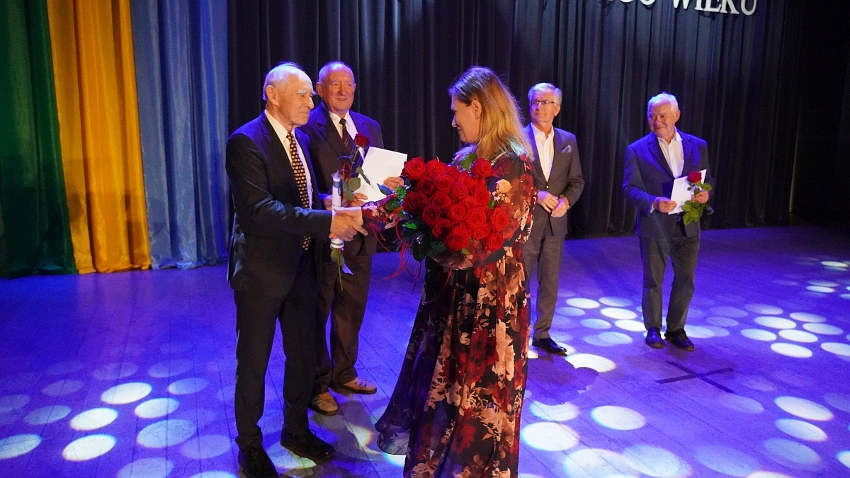 Zakończenie roku akademickiego 2024/25 w Ostrołęckim Uniwersytecie Trzeciego Wieku [02.06.2025] - zdjęcie #46 - eOstroleka.pl