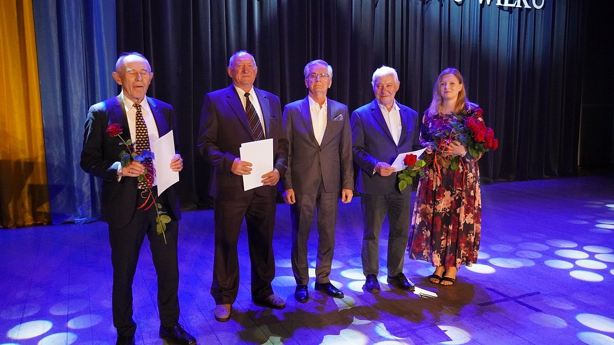 Zakończenie roku akademickiego 2024/25 w Ostrołęckim Uniwersytecie Trzeciego Wieku [02.06.2025] - zdjęcie #45 - eOstroleka.pl