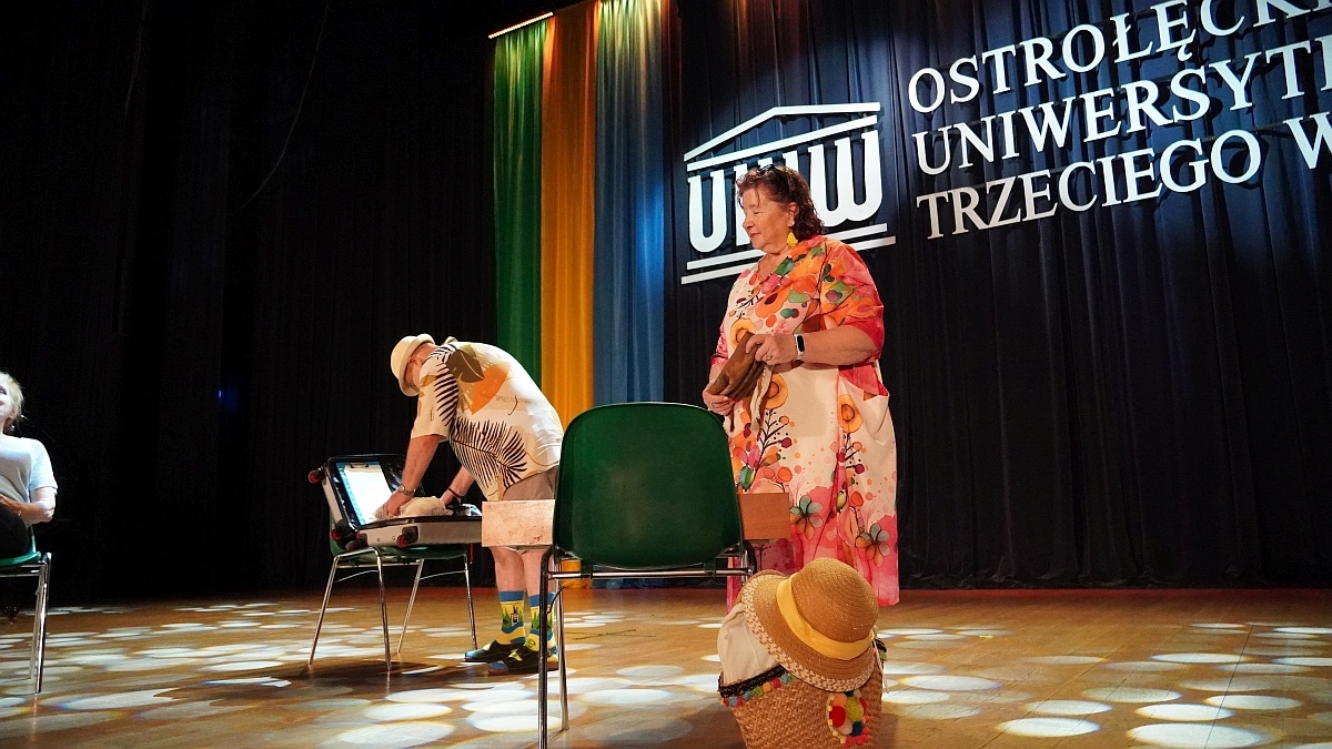 Zakończenie roku akademickiego 2024/25 w Ostrołęckim Uniwersytecie Trzeciego Wieku [02.06.2025] - zdjęcie #14 - eOstroleka.pl