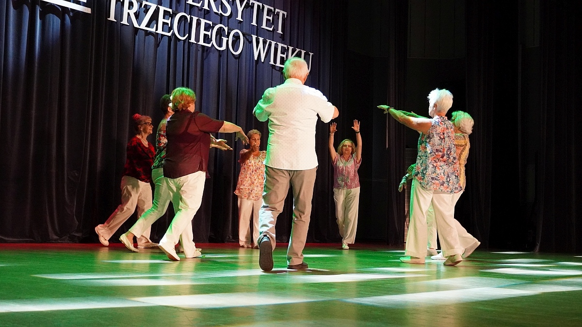 Zakończenie roku akademickiego 2024/25 w Ostrołęckim Uniwersytecie Trzeciego Wieku [02.06.2025] - zdjęcie #11 - eOstroleka.pl