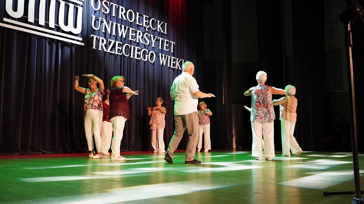 Zakończenie roku akademickiego 2024/25 w Ostrołęckim Uniwersytecie Trzeciego Wieku [02.06.2025] - zdjęcie #10 - eOstroleka.pl