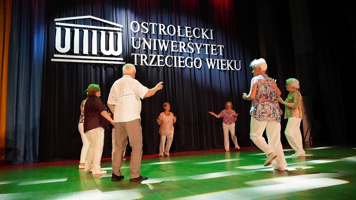 Zakończenie roku akademickiego 2024/25 w Ostrołęckim Uniwersytecie Trzeciego Wieku [02.06.2025] - zdjęcie #7 - eOstroleka.pl