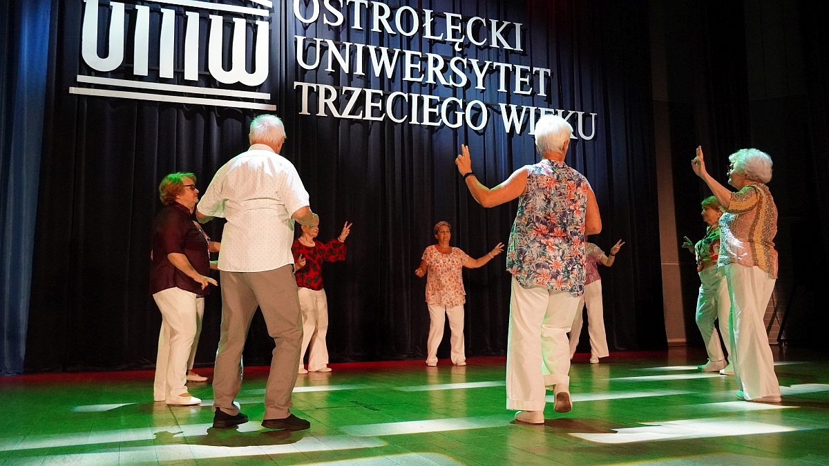 Zakończenie roku akademickiego 2024/25 w Ostrołęckim Uniwersytecie Trzeciego Wieku [02.06.2025] - zdjęcie #6 - eOstroleka.pl