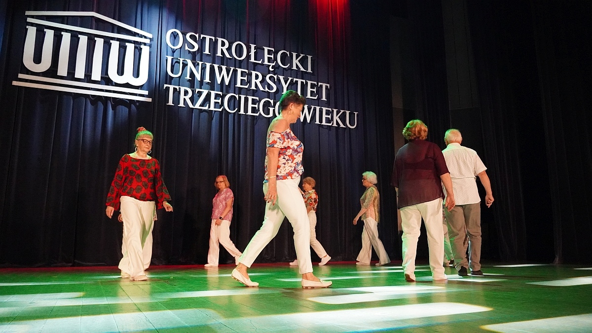 Zakończenie roku akademickiego 2024/25 w Ostrołęckim Uniwersytecie Trzeciego Wieku [02.06.2025] - zdjęcie #5 - eOstroleka.pl
