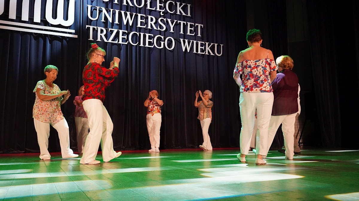 Zakończenie roku akademickiego 2024/25 w Ostrołęckim Uniwersytecie Trzeciego Wieku [02.06.2025] - zdjęcie #4 - eOstroleka.pl