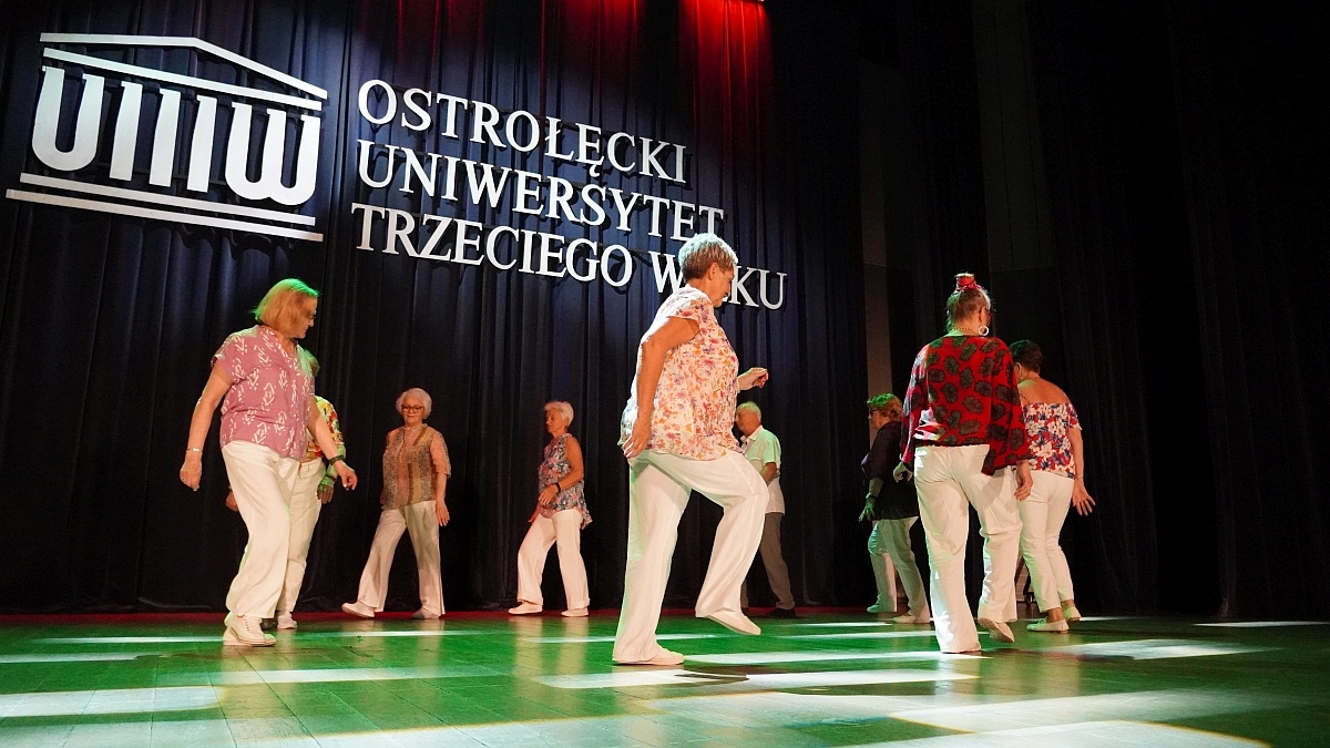 Zakończenie roku akademickiego 2024/25 w Ostrołęckim Uniwersytecie Trzeciego Wieku [02.06.2025] - zdjęcie #1 - eOstroleka.pl