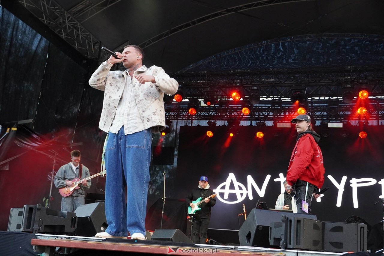 Dni Ostrołęki 2025: Dominik Dudek, Sarius i Pawbeats, Dawid Kwiatkowski [17.05.2025] - zdjęcie #135 - eOstroleka.pl