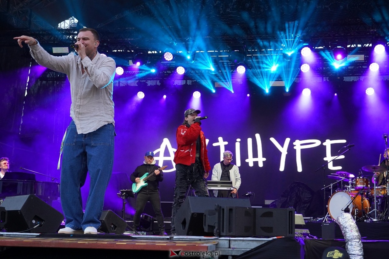 Dni Ostrołęki 2025: Dominik Dudek, Sarius i Pawbeats, Dawid Kwiatkowski [17.05.2025] - zdjęcie #123 - eOstroleka.pl