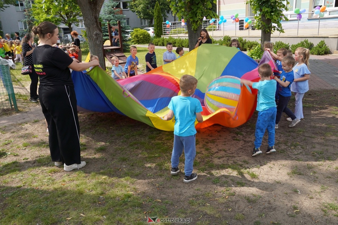 Rodzinny Dzień Dziecka w Przedszkolu Miejskim nr 7 [3.06.2025] - zdjęcie #4 - eOstroleka.pl