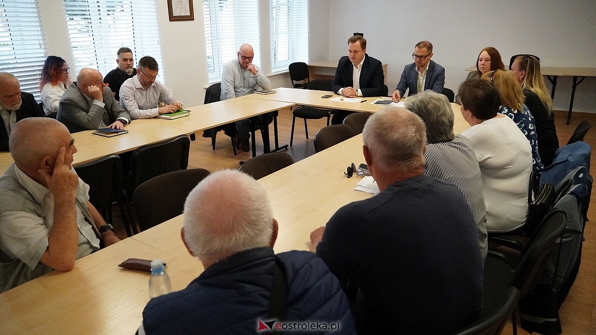 Kolejna runda negocjacji ws. budowy bloku komunalnego na osiedlu Wojciechowice [04.06.2025] - zdjęcie #25 - eOstroleka.pl