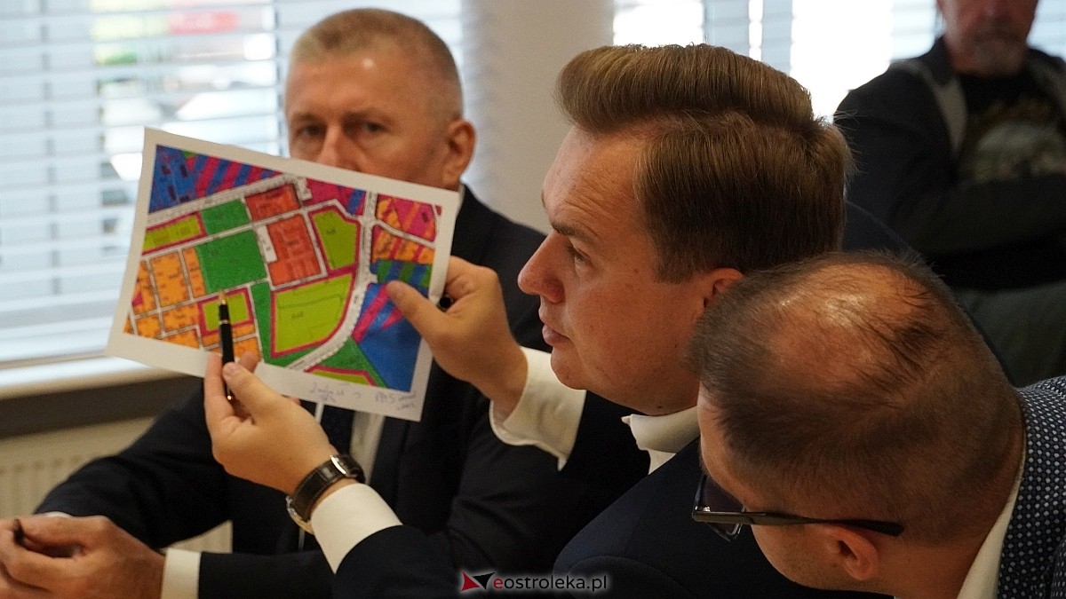 Kolejna runda negocjacji ws. budowy bloku komunalnego na osiedlu Wojciechowice [04.06.2025] - zdjęcie #5 - eOstroleka.pl