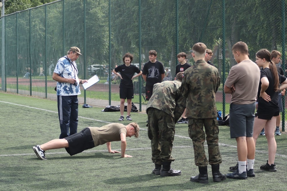 Piknik Mundurowy i Egzamin Sprawnościowy w ZSZ nr 2 w Ostrołęce [03.06.2025] - zdjęcie #21 - eOstroleka.pl