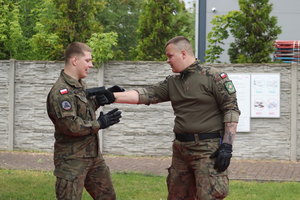 Piknik Mundurowy i Egzamin Sprawnościowy w ZSZ nr 2 w Ostrołęce [03.06.2025] - zdjęcie #15 - eOstroleka.pl