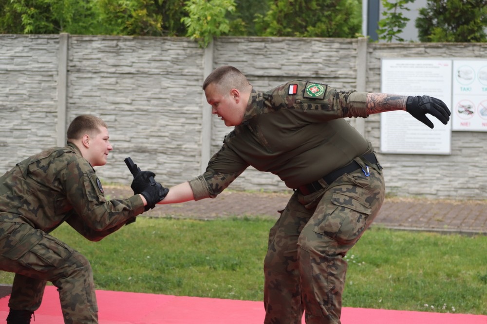 Piknik Mundurowy i Egzamin Sprawnościowy w ZSZ nr 2 w Ostrołęce [03.06.2025] - zdjęcie #13 - eOstroleka.pl