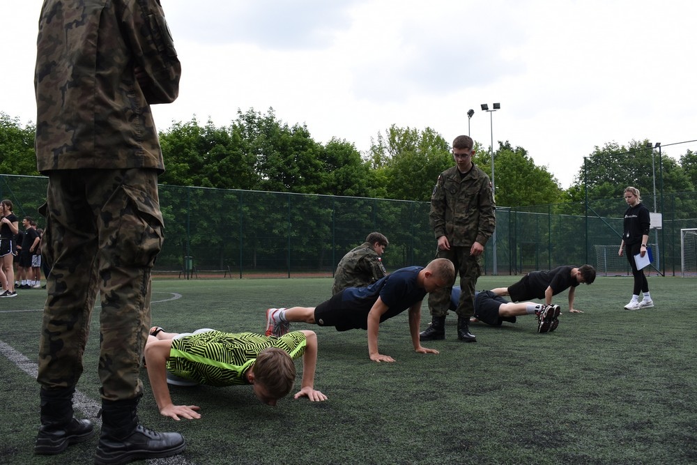 Piknik Mundurowy i Egzamin Sprawnościowy w ZSZ nr 2 w Ostrołęce [03.06.2025] - zdjęcie #12 - eOstroleka.pl