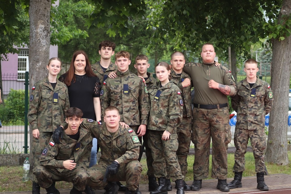 Piknik Mundurowy i Egzamin Sprawnościowy w ZSZ nr 2 w Ostrołęce [03.06.2025] - zdjęcie #1 - eOstroleka.pl