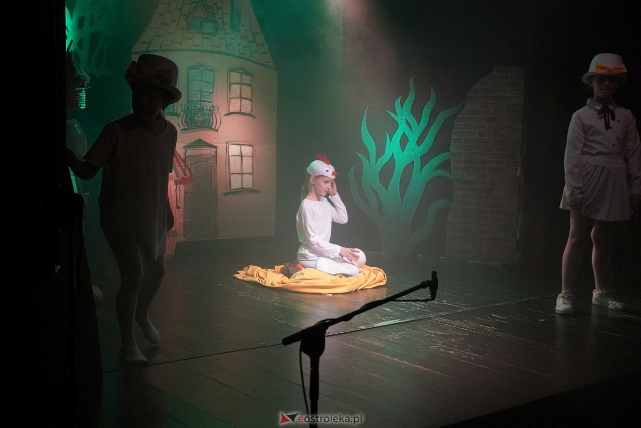 Spektakl Brzydkie kaczątko DTA Niewidzialni w Klubie OCZKO [6.06.2025] - zdjęcie #17 - eOstroleka.pl