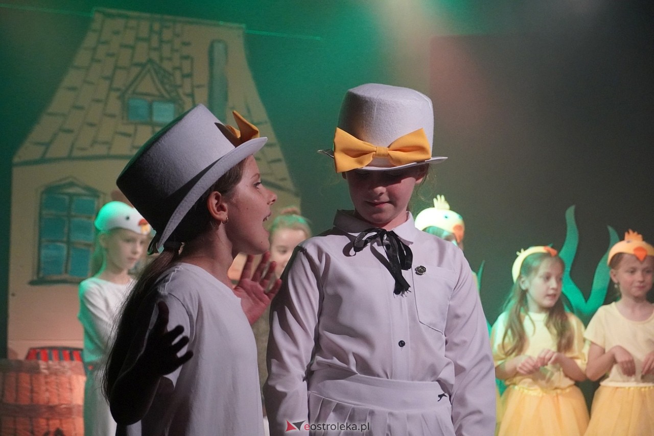 Spektakl Brzydkie kaczątko DTA Niewidzialni w Klubie OCZKO [6.06.2025] - zdjęcie #15 - eOstroleka.pl