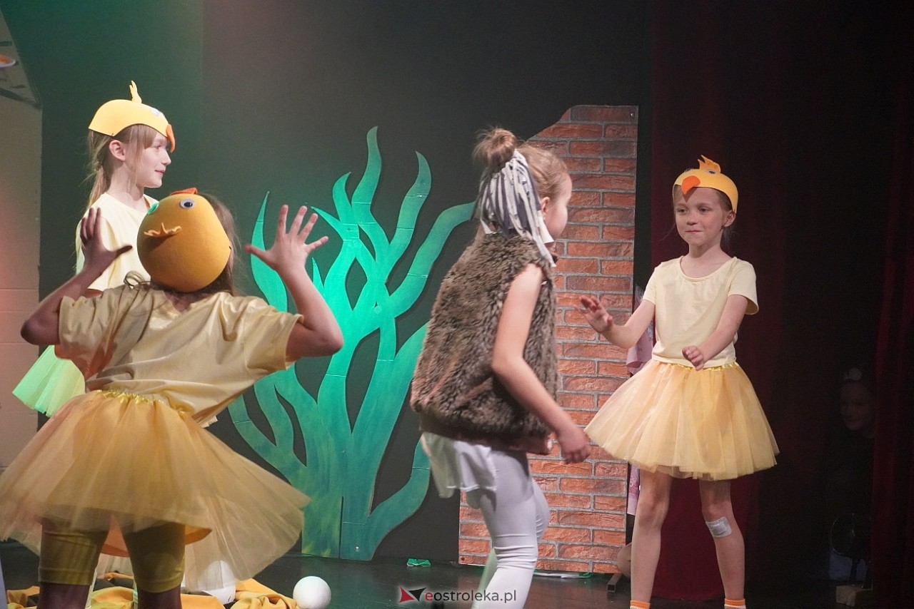 Spektakl Brzydkie kaczątko DTA Niewidzialni w Klubie OCZKO [6.06.2025] - zdjęcie #9 - eOstroleka.pl