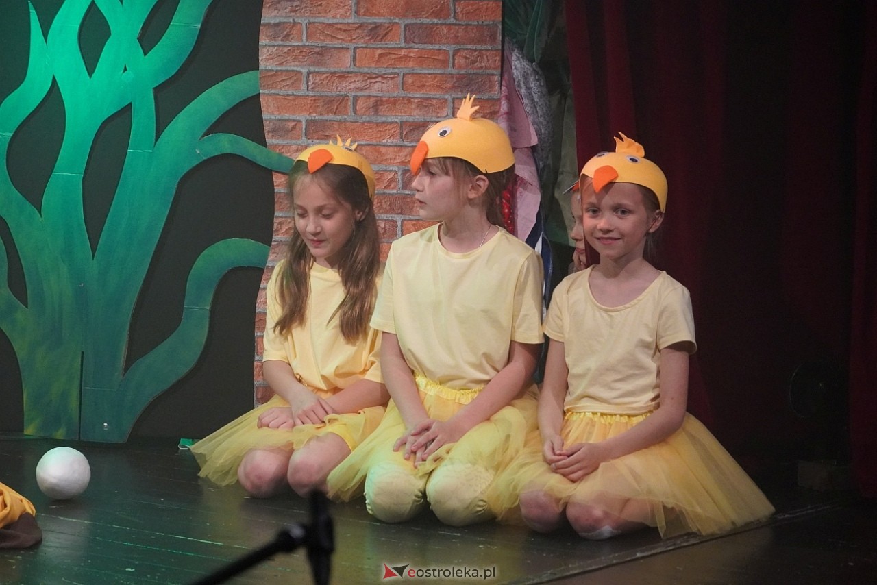 Spektakl Brzydkie kaczątko DTA Niewidzialni w Klubie OCZKO [6.06.2025] - zdjęcie #4 - eOstroleka.pl