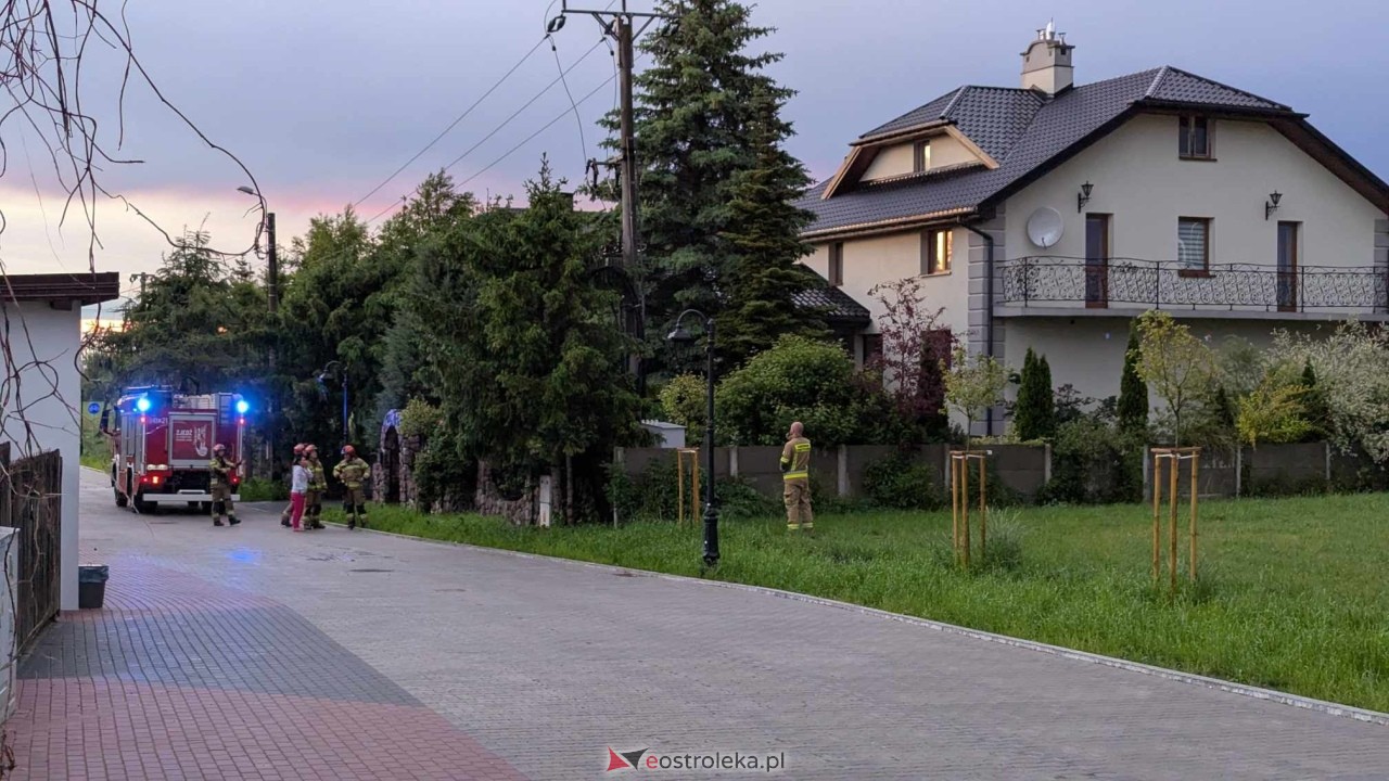 Pożar przy Czarnej Dróżce w Rzekuniu [06.06.2025] - zdjęcie #7 - eOstroleka.pl