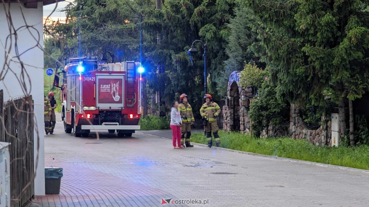 Pożar przy Czarnej Dróżce w Rzekuniu [06.06.2025] - zdjęcie #5 - eOstroleka.pl