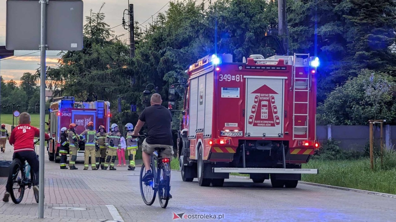 Pożar przy Czarnej Dróżce w Rzekuniu [06.06.2025] - zdjęcie #1 - eOstroleka.pl