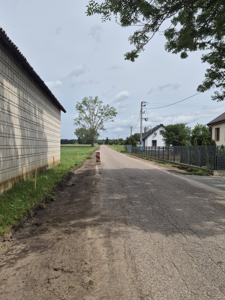 Przebudowa drogi gminnej Łady-Mans – Załuski – Wólka Czerwińska – Dobki [07.06.2025] - zdjęcie #3 - eOstroleka.pl