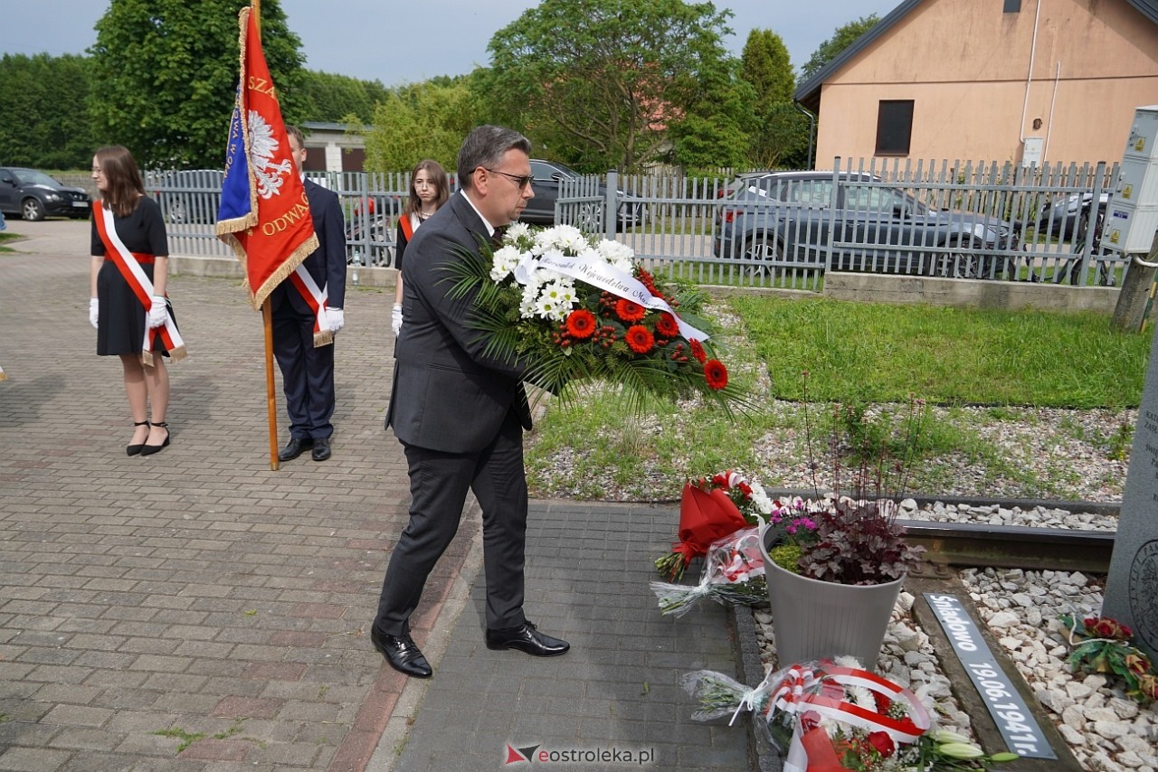 W hołdzie Sybirakom. Uroczystość poświęcona pamięci wywiezionych na Sybir mieszkańców gminy Rzekuń [8.06.2025] - zdjęcie #35 - eOstroleka.pl
