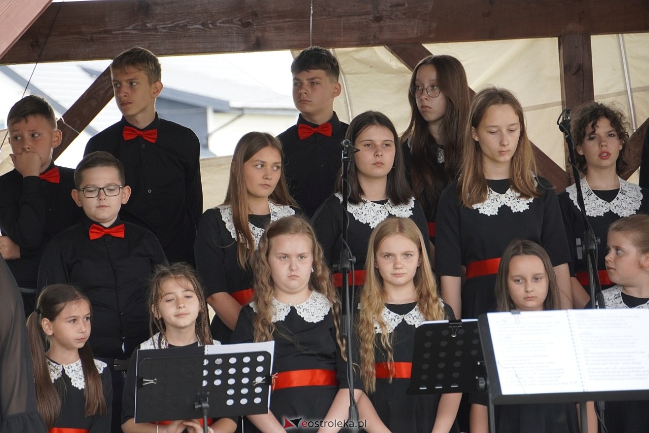 W hołdzie Sybirakom. Uroczystość poświęcona pamięci wywiezionych na Sybir mieszkańców gminy Rzekuń [8.06.2025] - zdjęcie #8 - eOstroleka.pl